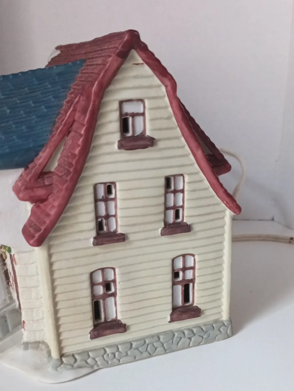 Vintage Holiday Expression Decorative Lighted Ceramic House -1990's